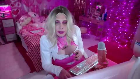 Snapshot of trista_doll chatting on 02/22/25, 11:24 trista_doll online show from 02/22/25, 11:24