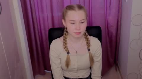 Snapshot of tristaaluarez chatting on 02/10/26, 11:14 Lana online show from 02/10/26, 11:14