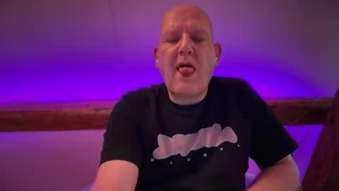 Triton online show from 04/23/26, 03:47