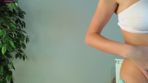 Snapshot of trixie_taylor chatting on 10/26/25, 12:22 Trixie Taylor online show from 10/26/25, 12:22