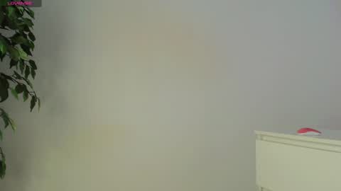 Snapshot of trixie_taylor chatting on 03/02/26, 12:56 Trixie Taylor online show from 03/02/26, 12:56