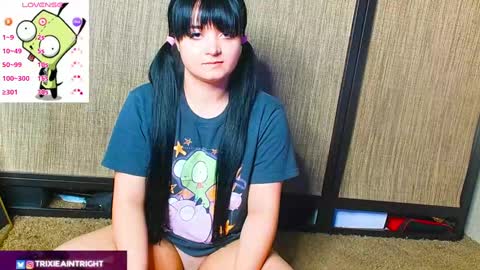 Snapshot of trixiedoescamcam chatting on 10/08/25, 11:24 trixiedoescamcam online show from 10/08/25, 11:24