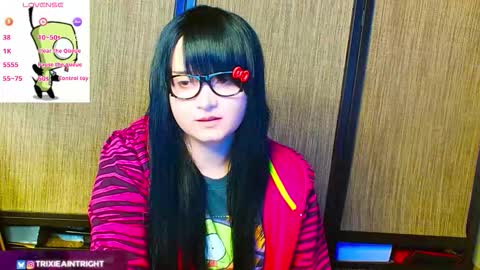 Snapshot of trixiedoescamcam chatting on 10/21/25, 10:54 trixiedoescamcam online show from 10/21/25, 10:54