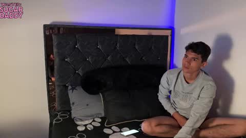 Snapshot of troye_lex chatting on 09/17/25, 11:28 troye_lex online show from 09/17/25, 11:28