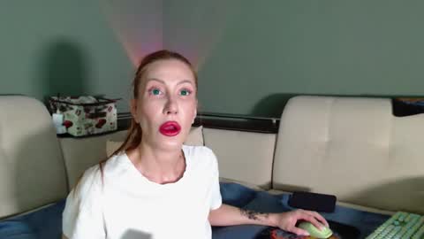 Snapshot of truba_ chatting on 12/20/25, 05:31 Pvt is open Sonya online show from 12/20/25, 05:31