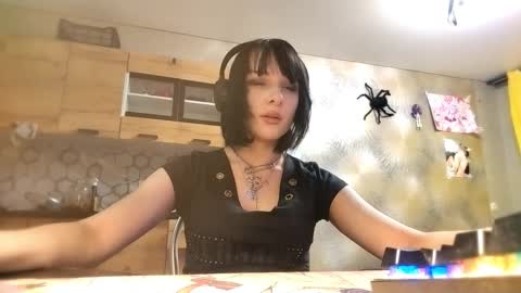 Poly online show from 01/08/26, 02:30