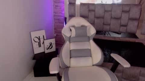   online show from 02/10/25, 03:32