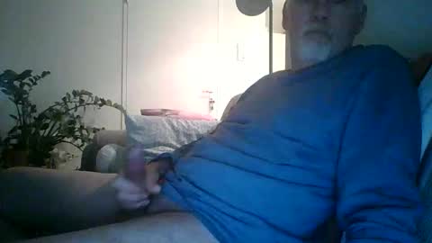 Snapshot of trukturk chatting on 12/18/25, 08:26 trukturk online show from 12/18/25, 08:26