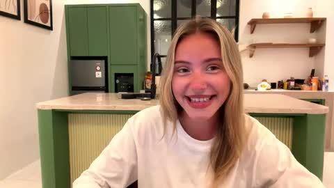 Mia online show from 01/15/26, 11:26