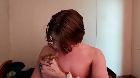 Snapshot of trypophob1a chatting on 02/20/25, 07:23 Emilum online show from 02/20/25, 07:23