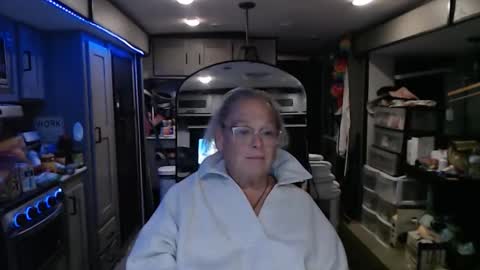 Snapshot of ts_evangeline chatting on 10/23/25, 08:24 Evangeline online show from 10/23/25, 08:24