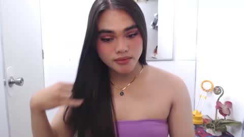 Snapshot of ts_lovelicious chatting on 10/17/25, 04:37 ts_lovelicious online show from 10/17/25, 04:37