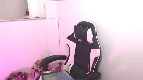 Snapshot of ts_lovelicious chatting on 11/11/25, 02:22 ts_lovelicious online show from 11/11/25, 02:22