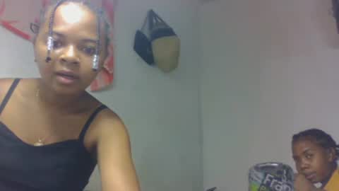 tsaralaza online show from 11/10/25, 09:25