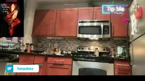 Snapshot of tsfoxx chatting on 06/18/26, 04:22 tsfoxx online show from 06/18/26, 04:22