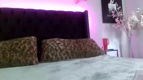 TsKendallVuittonxo online show from 10/09/25, 08:29