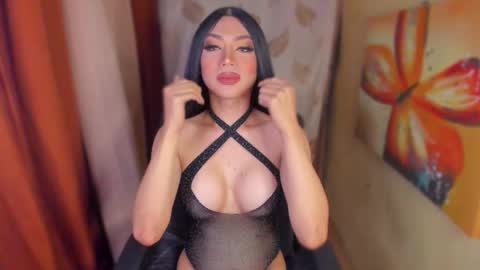 Queen Selena online show from 11/25/25, 06:52