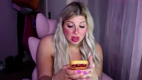 xTinnaaaaa online show from 05/19/26, 02:18