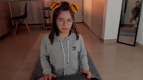 Tsuky online show from 12/06/24, 02:35