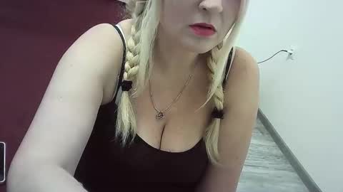 Ttrnynela online show from 11/17/25, 07:03