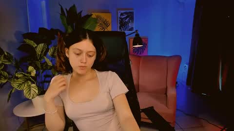 tunaholli online show from 06/10/26, 06:12