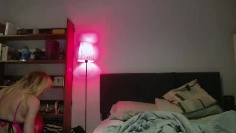 Snapshot of tvickyviktoriaofficial1 chatting on 03/03/26, 12:28 Tvickyviktoria online show from 03/03/26, 12:28