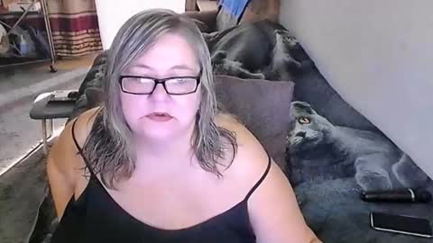 Lana online show from 10/08/25, 01:25