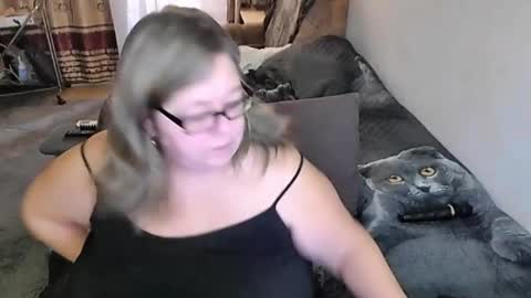 Lana online show from 11/02/25, 12:35