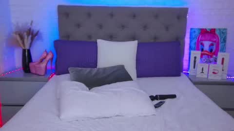 Hallie online show from 02/24/25, 04:38