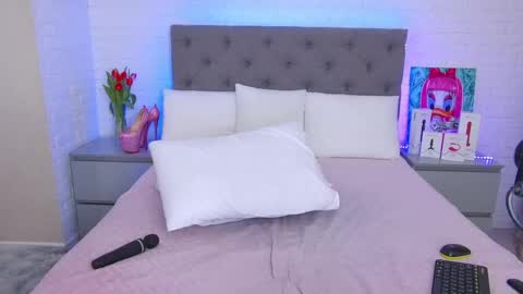 Hallie online show from 03/07/25, 07:41