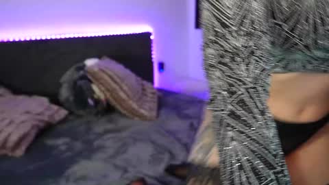 Snapshot of tweety_twist chatting on 12/20/24, 09:28 MayCarrey online show from 12/20/24, 09:28