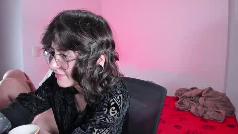 Snapshot of twilightmuses chatting on 10/03/25, 12:18 Eve Lili online show from 10/03/25, 12:18