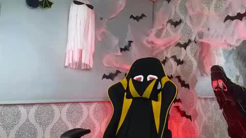 Snapshot of twink_davidx chatting on 10/18/25, 07:36 Dani online show from 10/18/25, 07:36