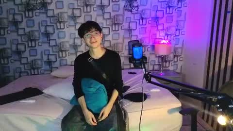 Snapshot of twink_sebas7 chatting on 07/11/26, 12:19 Sebastin online show from 07/11/26, 12:19