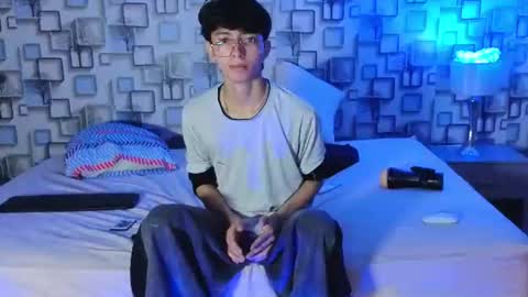 Snapshot of twink_sebas7 chatting on 07/12/26, 12:29 Sebastin online show from 07/12/26, 12:29