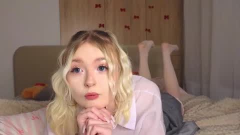 twinklefluff online show from 01/17/26, 04:22