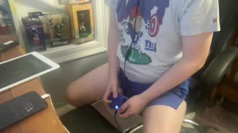 Snapshot of twinkmikexxx12 chatting on 07/15/26, 01:22 mike online show from 07/15/26, 01:22