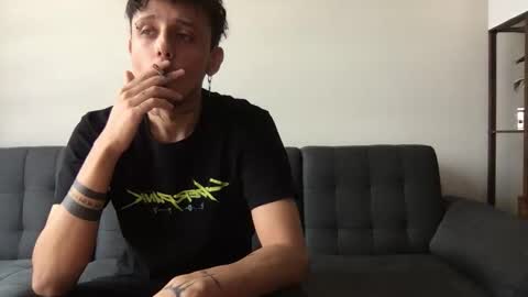 Snapshot of twinksguys360 chatting on 10/16/25, 05:14 Derrick online show from 10/16/25, 05:14