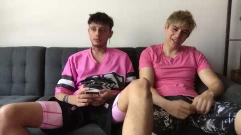 Snapshot of twinksguys360 chatting on 10/17/25, 04:53 Derrick online show from 10/17/25, 04:53