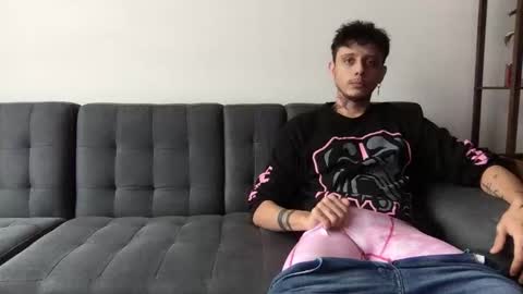 Snapshot of twinksguys360 chatting on 10/18/25, 05:35 Derrick online show from 10/18/25, 05:35