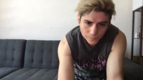 Snapshot of twinksguys360 chatting on 10/19/25, 04:51 Derrick online show from 10/19/25, 04:51