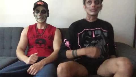 Snapshot of twinksguys360 chatting on 10/27/25, 05:06 Derrick online show from 10/27/25, 05:06