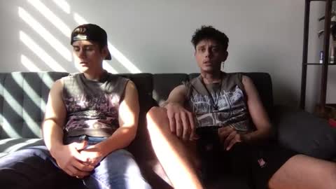 Snapshot of twinksguys360 chatting on 10/31/25, 09:05 Derrick online show from 10/31/25, 09:05