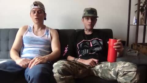 Snapshot of twinksguys360 chatting on 11/01/25, 07:16 Derrick online show from 11/01/25, 07:16