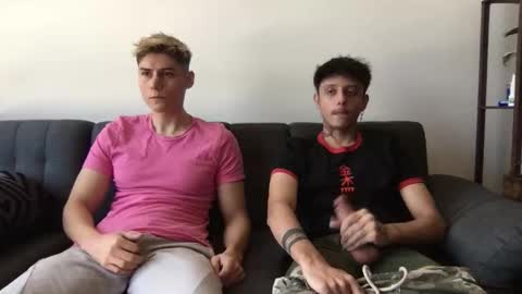 Snapshot of twinksguys360 chatting on 11/06/25, 06:20 Derrick online show from 11/06/25, 06:20