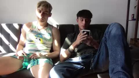 Snapshot of twinksguys360 chatting on 11/15/25, 08:27 Derrick online show from 11/15/25, 08:27