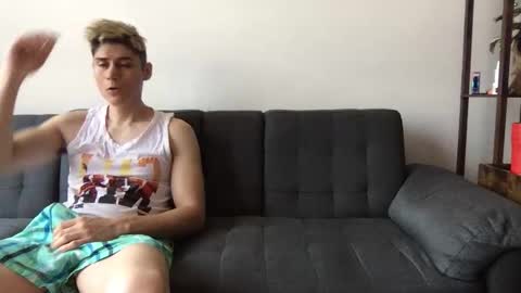 Snapshot of twinksguys360 chatting on 11/19/25, 05:46 Derrick online show from 11/19/25, 05:46