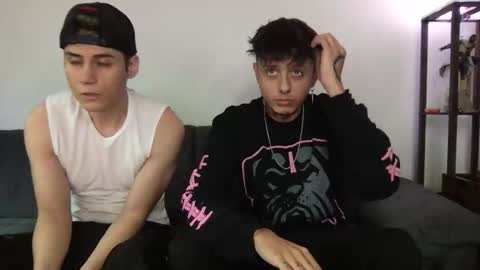 Snapshot of twinksguys360 chatting on 11/30/25, 07:07 Derrick online show from 11/30/25, 07:07