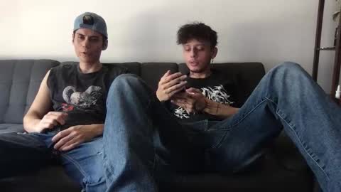 Snapshot of twinksguys360 chatting on 01/08/26, 05:26 Derrick online show from 01/08/26, 05:26