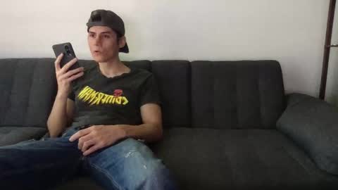 Snapshot of twinksguys360 chatting on 01/09/26, 06:42 Derrick online show from 01/09/26, 06:42